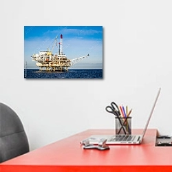 «Нефтяная платформа с краном в море» в интерьере офиса над рабочим местом сотрудника