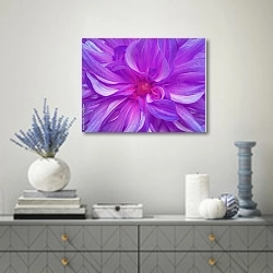 «Пурпурный цветок хризантемы крупным планом» в интерьере современной гостиной с голубыми деталями