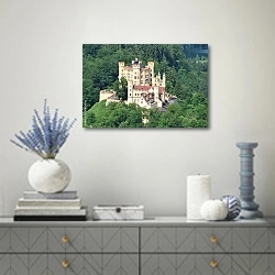 «Германия. Замок Хоэншвангау в южной Баварии 2» в интерьере современной гостиной с голубыми деталями