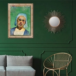 «Head of a Breton» в интерьере классической гостиной с зеленой стеной над диваном