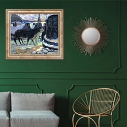 «Рождество 2» в интерьере классической гостиной с зеленой стеной над диваном
