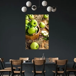 «Молодые зеленые яблочки» в интерьере столовой с черными стенами