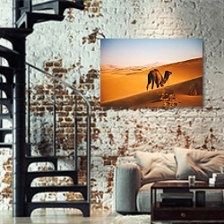 «Верблюд в песчаных дюнах» в интерьере двухярусной гостиной в стиле лофт с кирпичной стеной