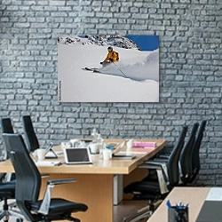 «Горнолыжный фрирайд» в интерьере современного офиса с черной кирпичной стеной