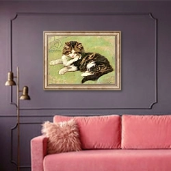 «At Rest» в интерьере гостиной с розовым диваном