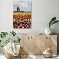 «Голландия. Поля тюльпанов с мельницами №7» в интерьере современной комнаты над комодом