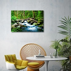 «Река в лесу» в интерьере современной гостиной с желтым креслом
