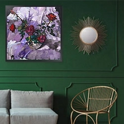 «Натюрморт с красными розами» в интерьере классической гостиной с зеленой стеной над диваном