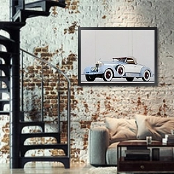 «Rolls-Royce Phantom I Playboy Roadster '1927» в интерьере двухярусной гостиной в стиле лофт с кирпичной стеной