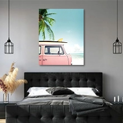 «Ретро-автомобиль с доской для серфинга на пляже» в интерьере современной спальни с черной кроватью