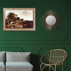 «Солнце после дождя» в интерьере классической гостиной с зеленой стеной над диваном