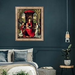 «Madonna and Child with two Angels» в интерьере классической спальни с темными стенами
