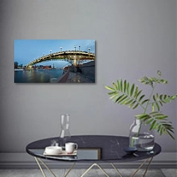 «Росстя, Москва, Патриарший мост. Вечер» в интерьере современной гостиной в серых тонах