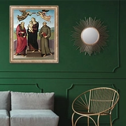«Дева Мария с младенцем и Святыми Жеромом и Франсисом» в интерьере классической гостиной с зеленой стеной над диваном