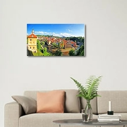 «Чехия, Чески-Крумлов. Панорама с птичьего полета» в интерьере современной светлой гостиной над диваном