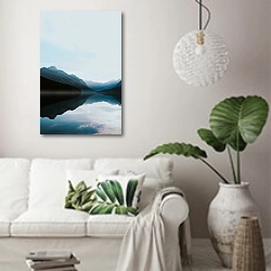 «Озеро в голубых горах» в интерьере светлой гостиной в скандинавском стиле над диваном