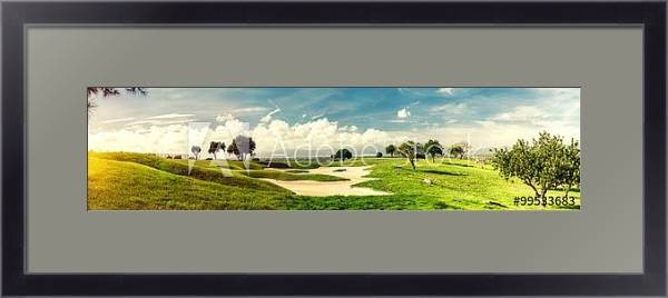 Постер Зеленые поля для гольфа с типом исполнения Под стеклом в багетной раме 221-01