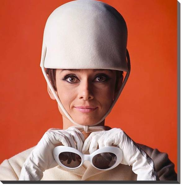 Постер Hepburn, Audrey (How To Steal A Million) с типом исполнения На холсте без рамы
