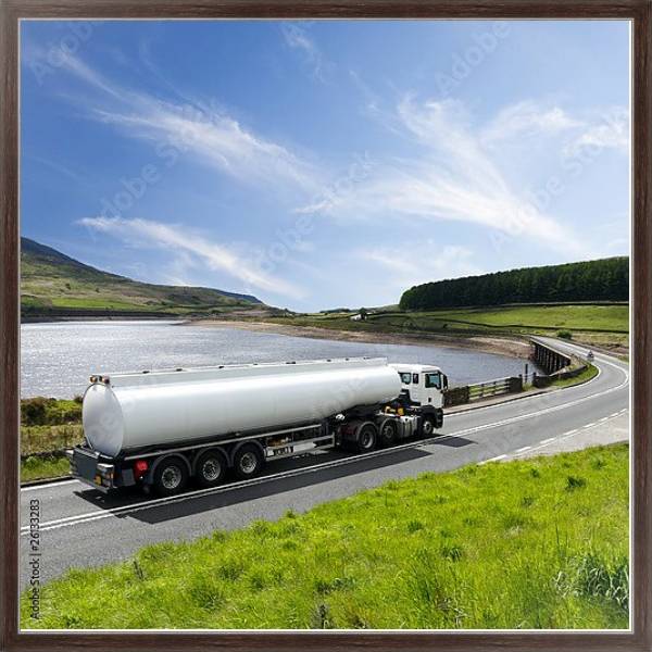 Постер Большой грузовик с топливом с типом исполнения На холсте в раме в багетной раме 221-02