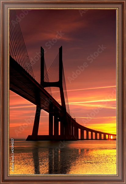 Постер Португалия. Лиссабон. Мост Васко да Гама. Закат с типом исполнения На холсте в раме в багетной раме 35-M719P-83