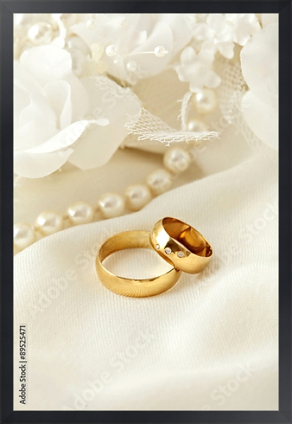 Постер Обручальные кольца на белом кружеве с жемчужным ожерельем с типом исполнения На холсте в раме в багетной раме 1727.8010