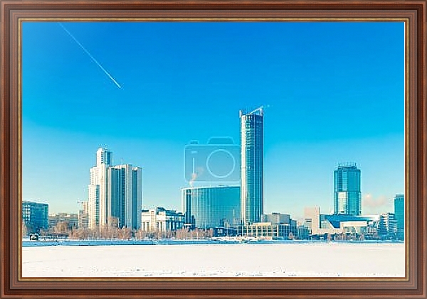 Постер Embankment in Yekaterinburg winter on a sunny day с типом исполнения На холсте в раме в багетной раме 35-M719P-83