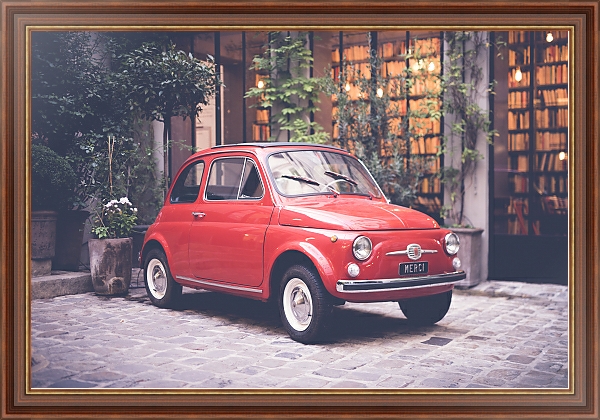 Постер Маленький красный ретро-автомобиль на улице с типом исполнения На холсте в раме в багетной раме 35-M719P-83