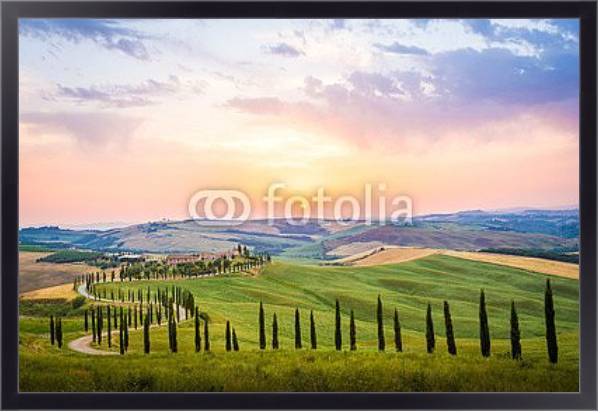 Постер Извилистые дороги с кипарисами, зеленый пейзаж на закате, Тоскана, Италия с типом исполнения На холсте в раме в багетной раме 221-01