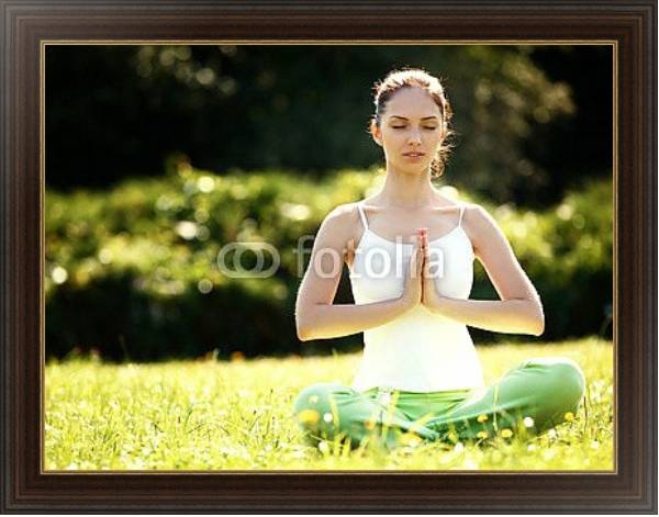 Постер Медитация в парке с типом исполнения На холсте в раме в багетной раме 1.023.151
