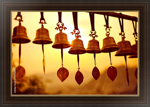 Постер Непал. Традиционные колокольчики с типом исполнения На холсте в раме в багетной раме 1.023.151