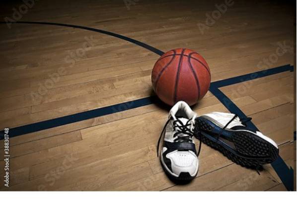 Постер Баскетбольная площадка с мячом и кроссовками с типом исполнения На холсте без рамы