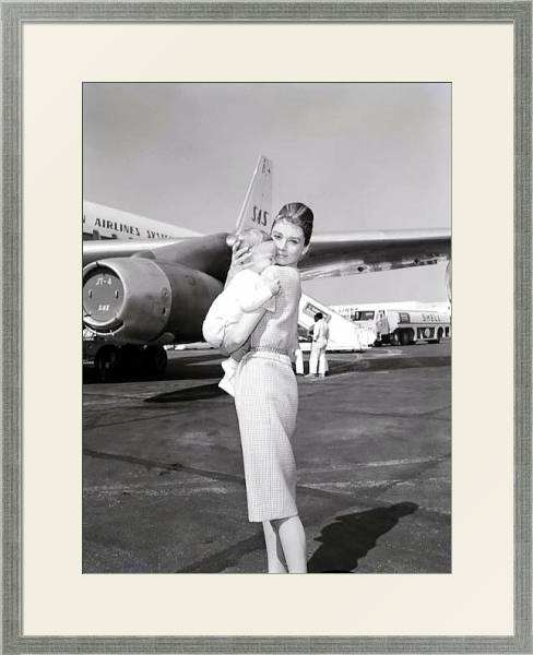 Постер Hepburn, Audrey 65 с типом исполнения Под стеклом в багетной раме 1727.2510