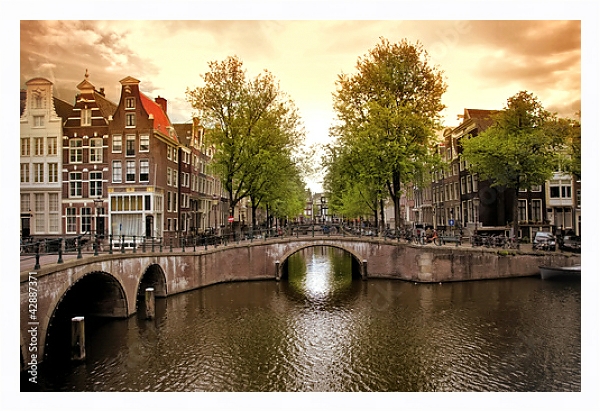 Постер Амстердам, каналы с типом исполнения На холсте в раме в багетной раме 221-03