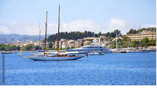 Постер Яхта в море у берегов Греции с типом исполнения На холсте без рамы