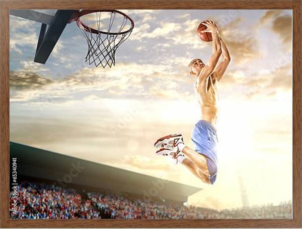 Постер Баскетболист забрасывающий мяч в корзину с типом исполнения На холсте в раме в багетной раме 1727.4310