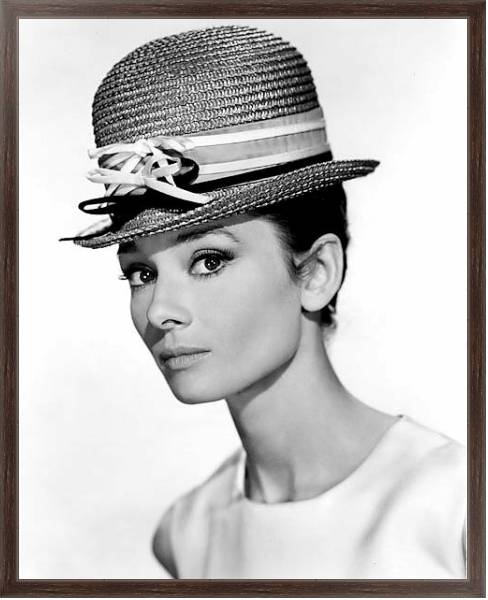 Постер Hepburn, Audrey 17 с типом исполнения На холсте в раме в багетной раме 221-02