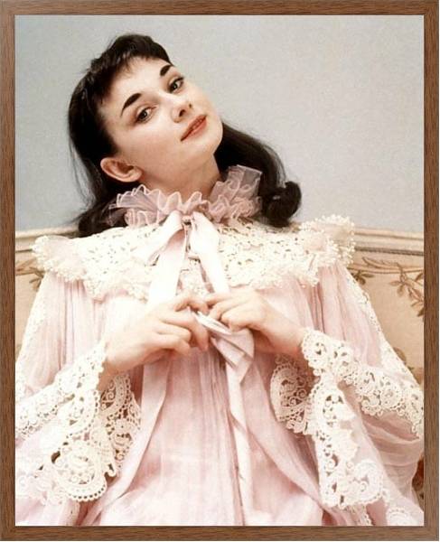 Постер Hepburn, Audrey 11 с типом исполнения На холсте в раме в багетной раме 1727.4310