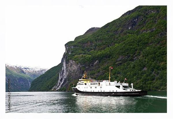 Постер Корабль во фьордах Норвегии с типом исполнения На холсте в раме в багетной раме 221-03