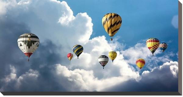 Постер Воздушные шары над облаками с типом исполнения На холсте без рамы