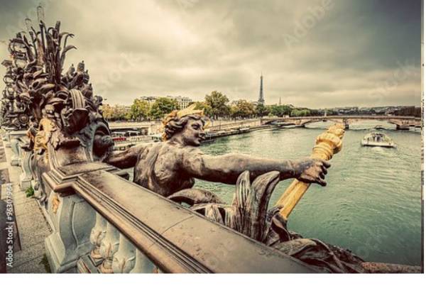 Постер Париж, Франция. Статуя на мосту через Сену 2 с типом исполнения На холсте без рамы