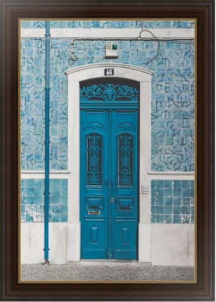 Постер Синяя резная дверь с типом исполнения На холсте в раме в багетной раме 1.023.151