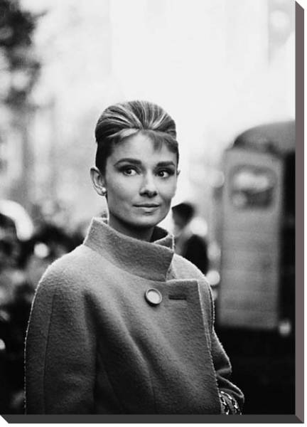 Постер Hepburn, Audrey 72 с типом исполнения На холсте без рамы