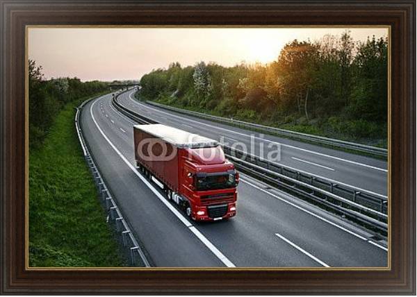 Постер Красный грузовик на автобане 2 с типом исполнения На холсте в раме в багетной раме 1.023.151