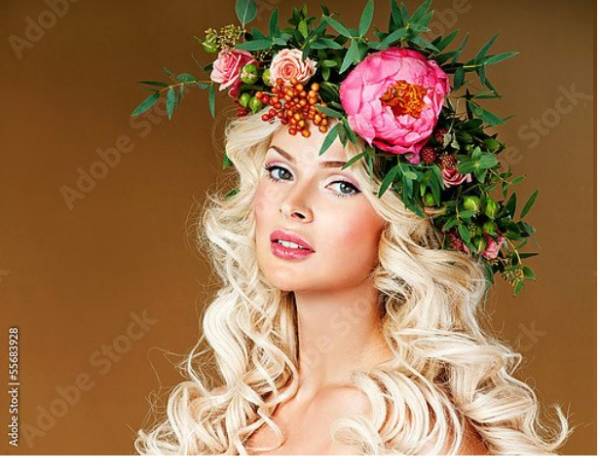 Постер Блондинка с цветами с типом исполнения На холсте без рамы