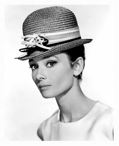 Постер Hepburn, Audrey 17 с типом исполнения На холсте в раме в багетной раме 221-03
