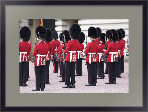 Постер Англия. Смена стражи у Букингемского  дворца с типом исполнения Под стеклом в багетной раме 221-01