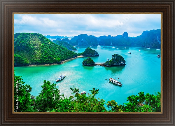 Постер Вьетнам. Scenic view of islands in Halong Bay с типом исполнения На холсте в раме в багетной раме 1.023.151