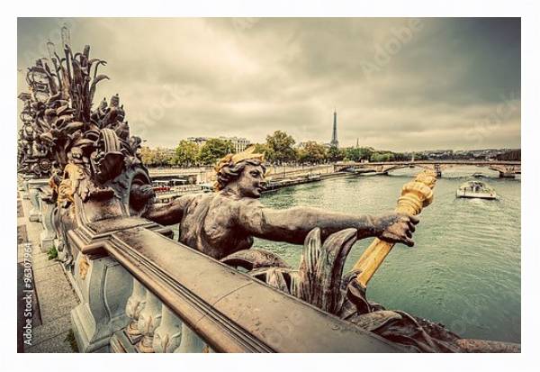 Постер Париж, Франция. Статуя на мосту через Сену 2 с типом исполнения На холсте в раме в багетной раме 221-03