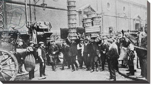 Постер View of expert basket carriers and a group of market men, 1900 с типом исполнения На холсте без рамы