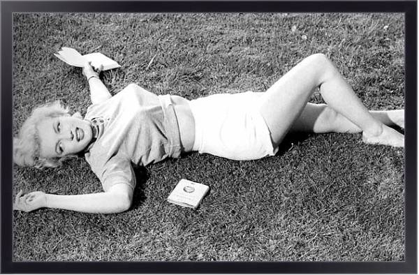 Постер Monroe, Marilyn 21 с типом исполнения На холсте в раме в багетной раме 221-01